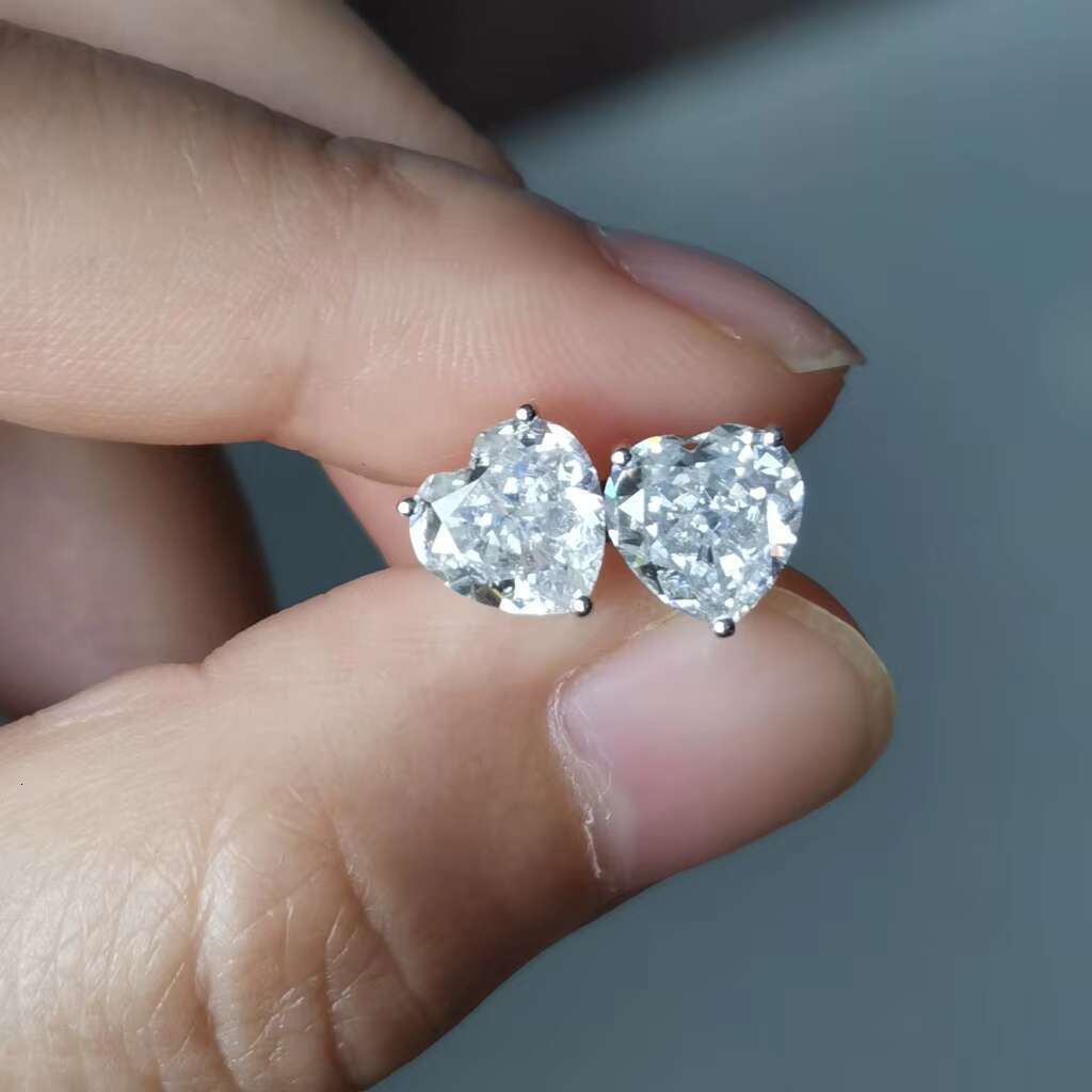18K AU750 White Gold Jewelry Snowflake Shiny Light Brilliant Color Crush Ice Cutting Heart Shape Moissanite Earring Pair