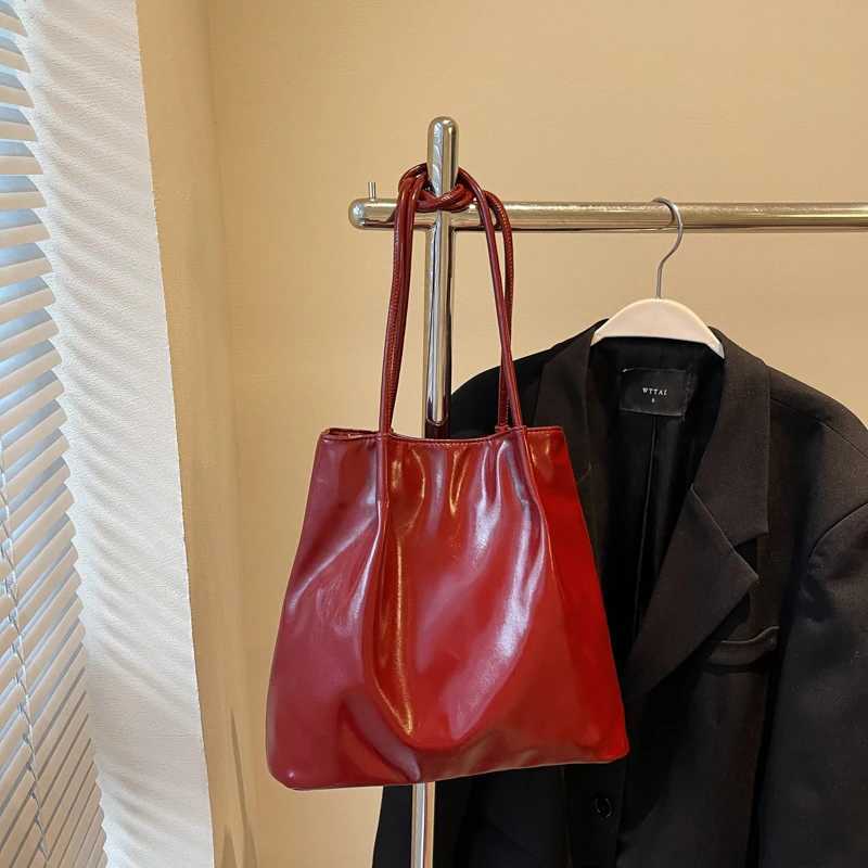 New Womens Large Capacity Fashion Handbag Solid Color Fashion Bucket Bag Womens Fi PU Shoulder BagXJ250412
