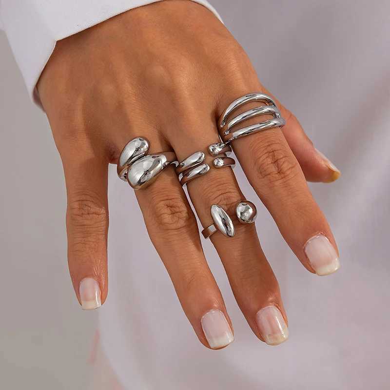 4pcs Creative Geometry Embraces Her Ring Set for Women Elegant Water Drop Gold Adjustable Ring Party JewelryXJ250412