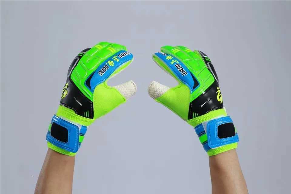 Goalkeeper gloves with finger protection Professional kids youth goalkeeper gloves Football Gloves Soccer Goalie Training GlovesW251112