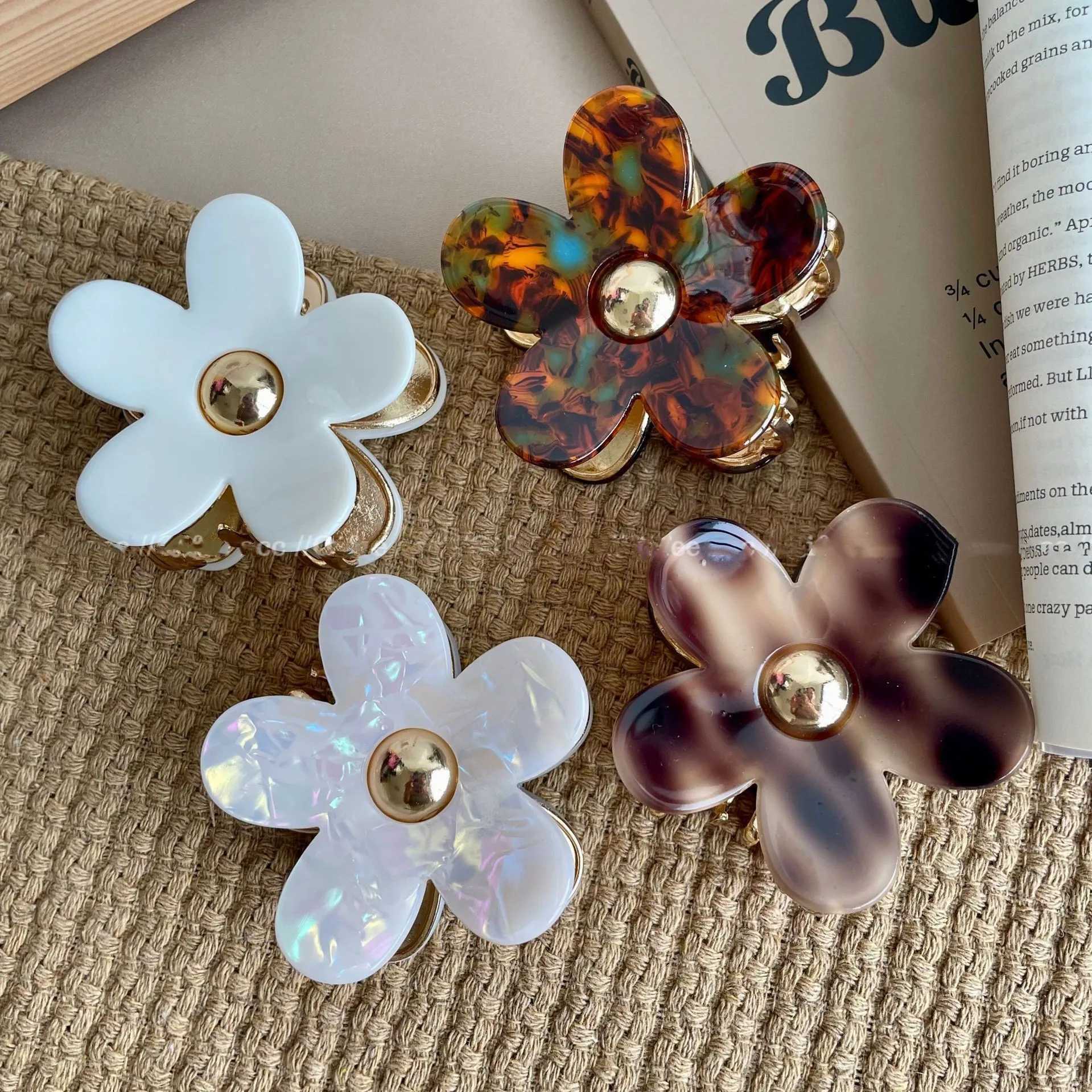 New fancy hair clip acetate claw clip retro hair clip fashionable claw clip girls hair clip Y2504012