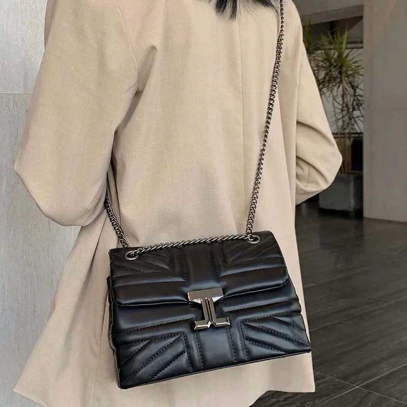 Simple and exquisite womens casual crossbody bag trendy and lightweight versatile womens bag suitable for various occasionsT2511112