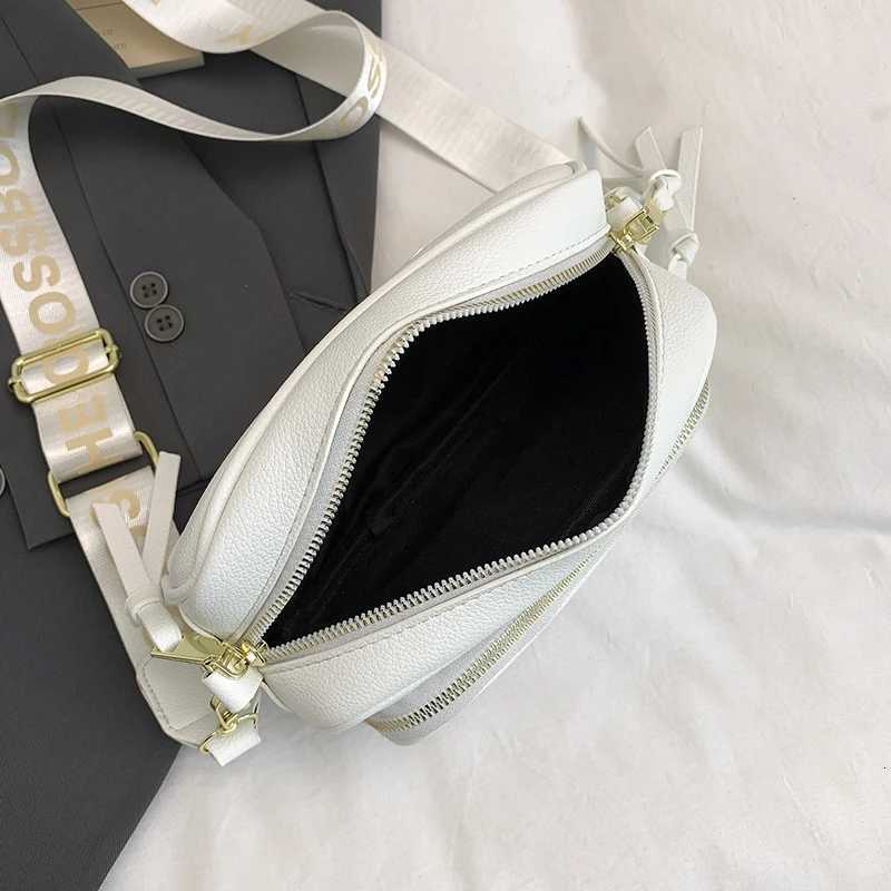 New Versatile Letter-Shaped Small Bag Stylish And Lightweight Womens Casual Single-Shoulder Crossbody BagT2511112