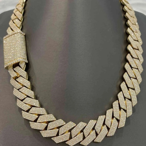 Elegant Women's Cuban Link Chain Bracelet - 14mm Wide, Moissanite VVS Stones for a Stylish Hip Hop Look