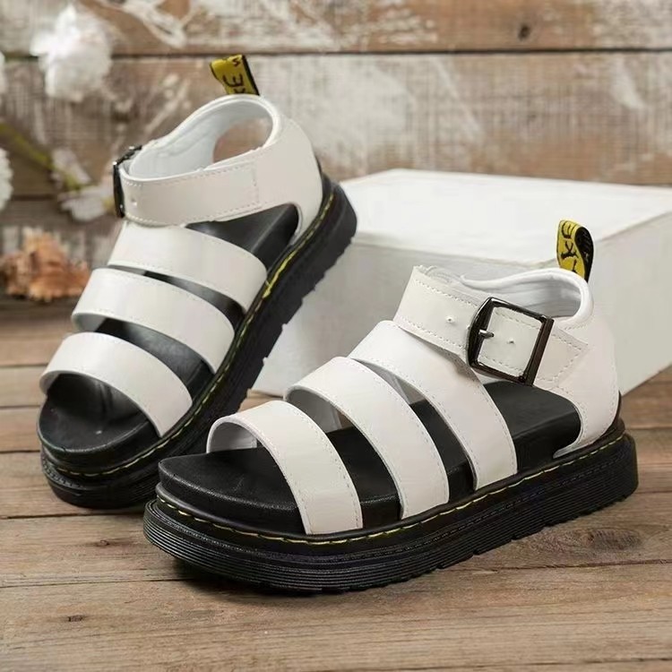 Designer sandal Thick soled slippers free Shipping Flat sandals Leisure beach shoes Wearing slippers outside 2025