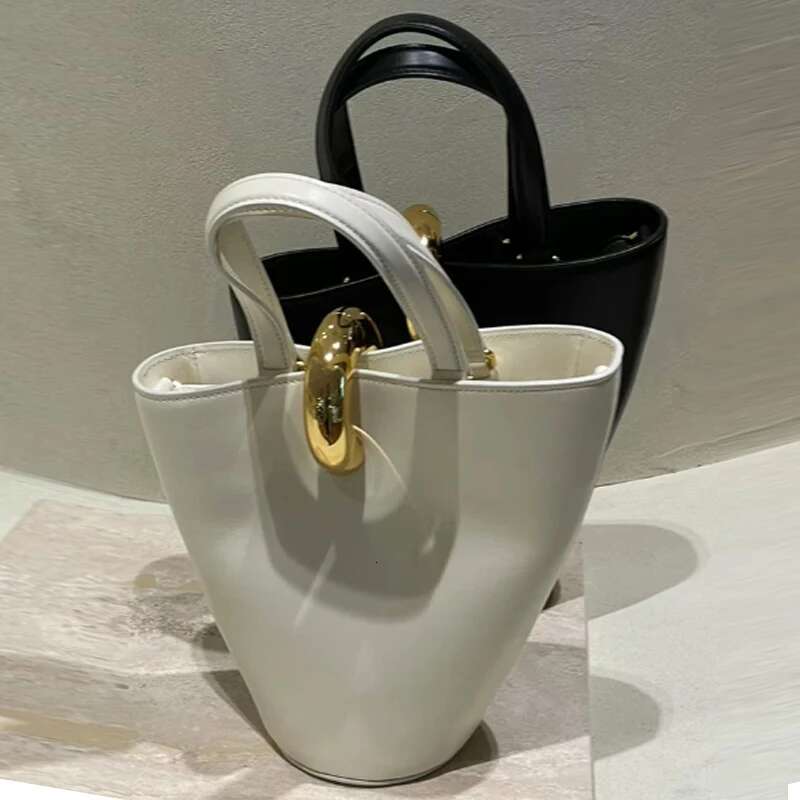 Vintage Women Handbag New Versatile Commuting Style Simple Buckle Shoulder Bag