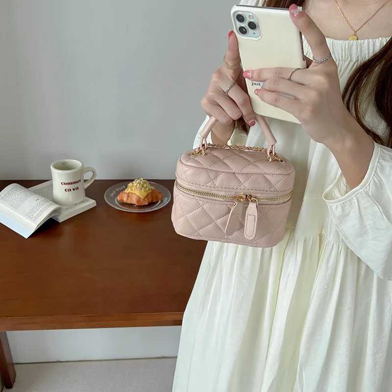 Womens shoulder bag perfume Fi mini bucket bedding chain Diamd lattice cross body bag Fi luxury designer handbagXJ250412