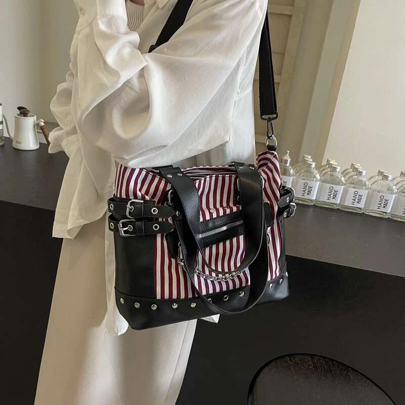Gothic Style High-capacity Splicing Leather Women's Bags Personality Retro Design of Chain Buckle Single Shoulder Crossbody Bag