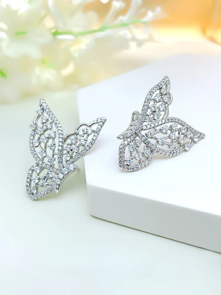 Desire Fashion Light Sweet Butterfly Wings Pure Silver Early Studies with High Carbon Diamonds Womens Unique 250409