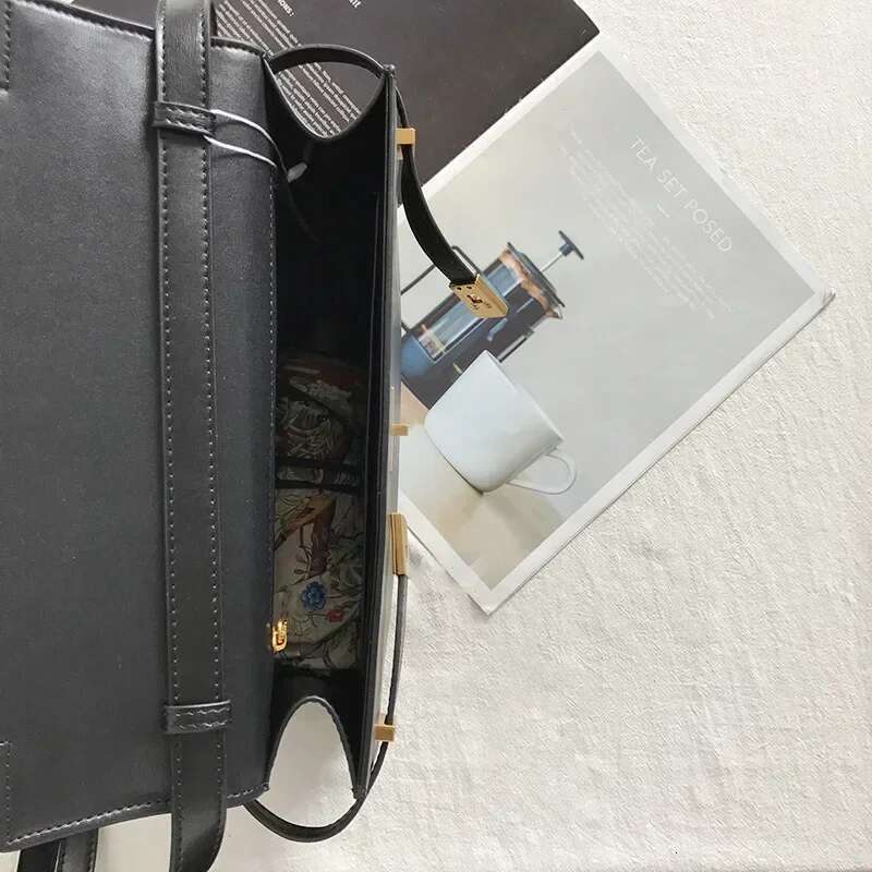 Autumn New Genuine Leather Women Shoulder Bags 2024 High Quality Retro Handbags Ladies Messenger Bag Day Clutches Black Brown