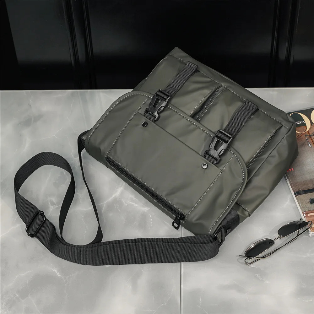 Mens retro shoulder bag mens outdoor messenger bag mens suspender bag mens suspender bag 250411
