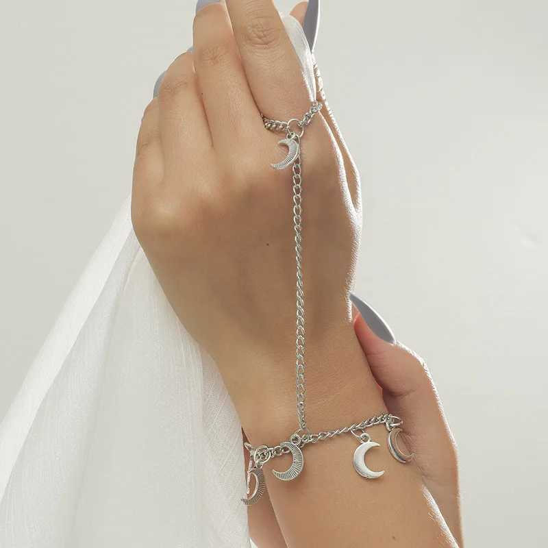 Vintage Butterfly Heart Moon Chain Bracelet Connected Finger Ring Bangle Bracelets for Women Linked Hand Harness Jewelry GiftsC250411