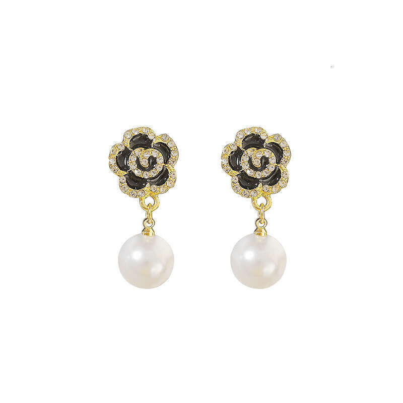 Designer Earrings Black Rose Pearl Flower Elegant High-end Atmospheric Three-dimensional Petal Earrings for Women