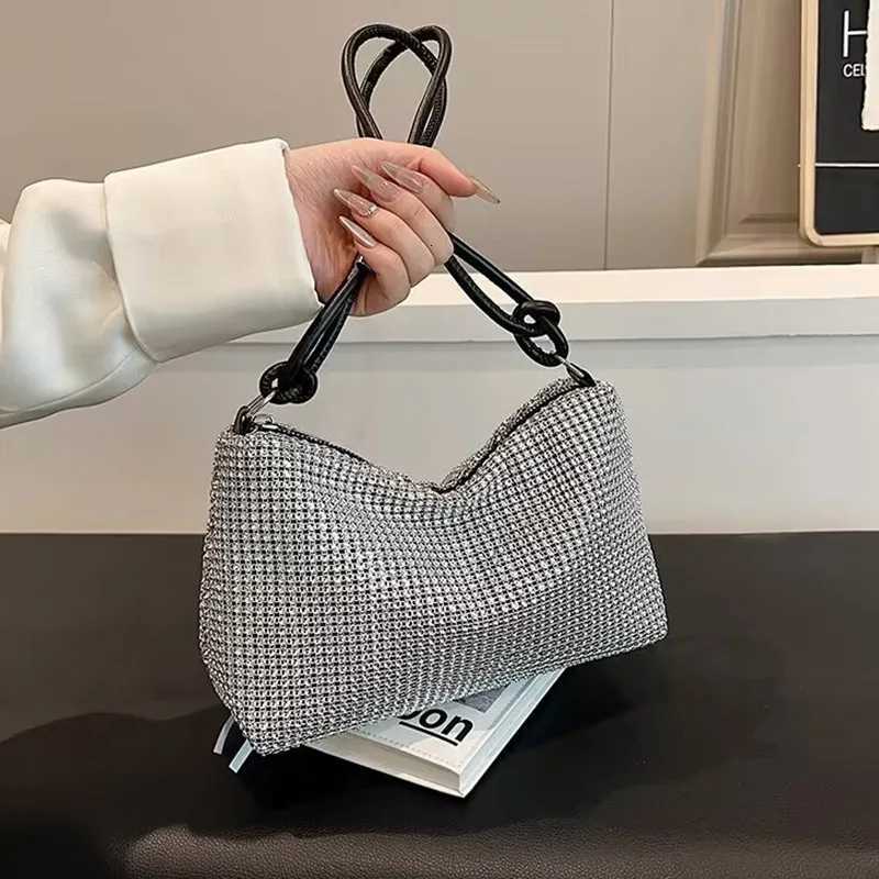 Ladies handbags can be worn over the shoulder crossbody or carried by hand suitable for travel and shopping Crossbody bagsT2511112