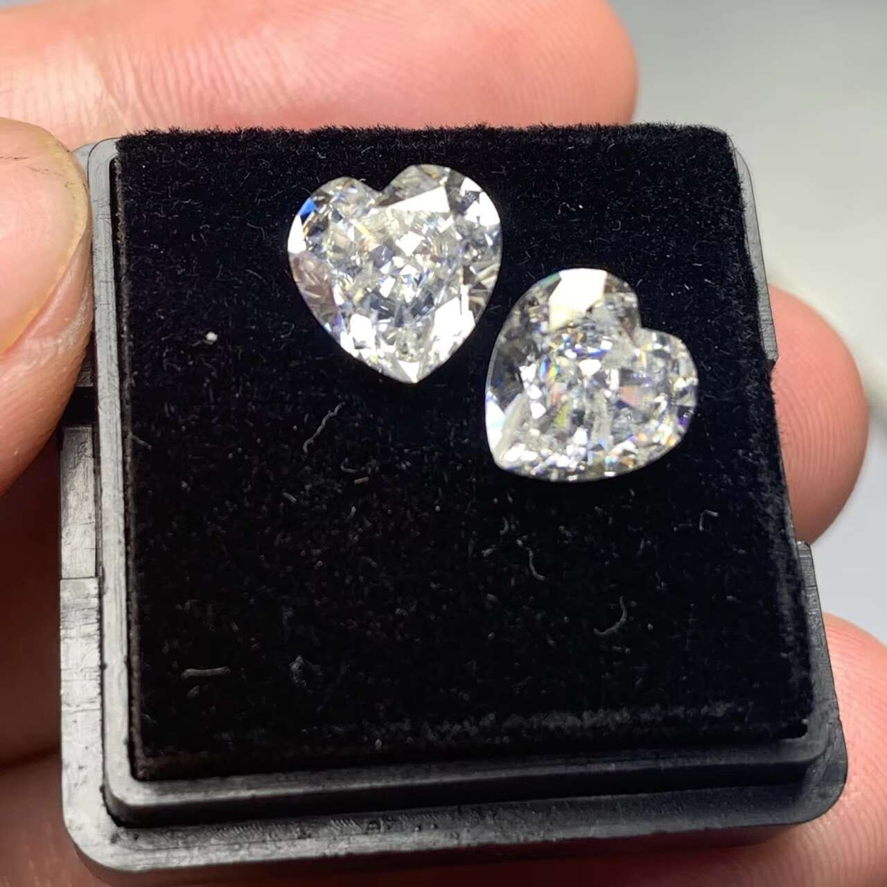 18K AU750 White Gold Jewelry Snowflake Shiny Light Brilliant Color Crush Ice Cutting Heart Shape Moissanite Earring Pair