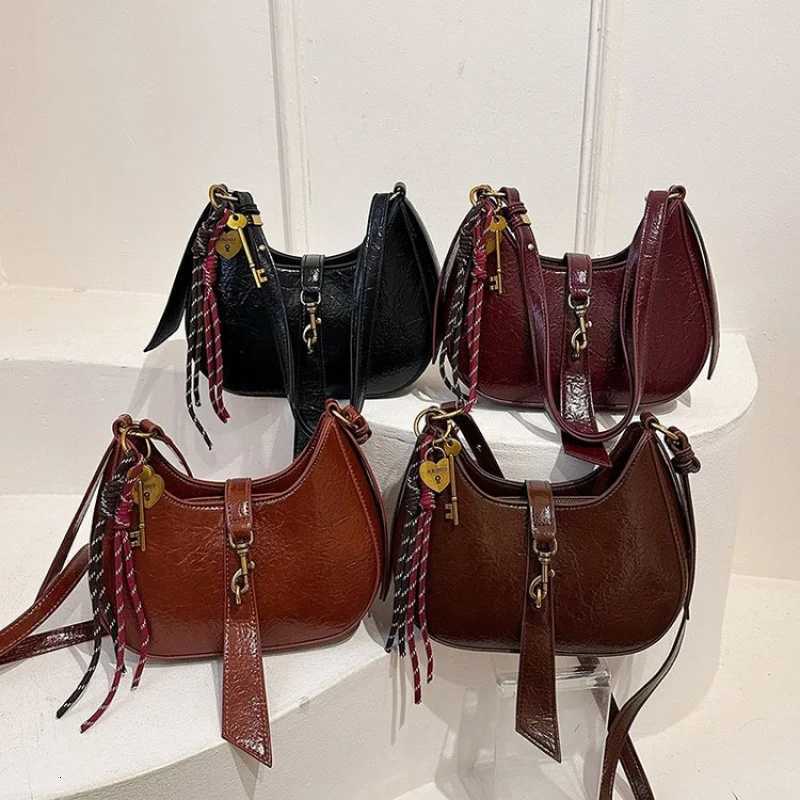 Fashionable Womens Tote Bag Crafted From Leather Featuring Classic Paris Inspired And Trendy Vintage DesignW251111