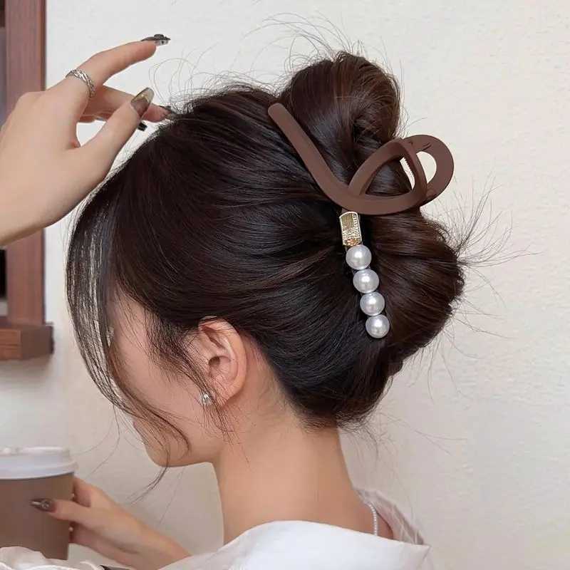 1 piece of retro Korean frosted hair clip suitable for women with high-end feelings large-sized grip clip suitable for women with curly hair shark cli