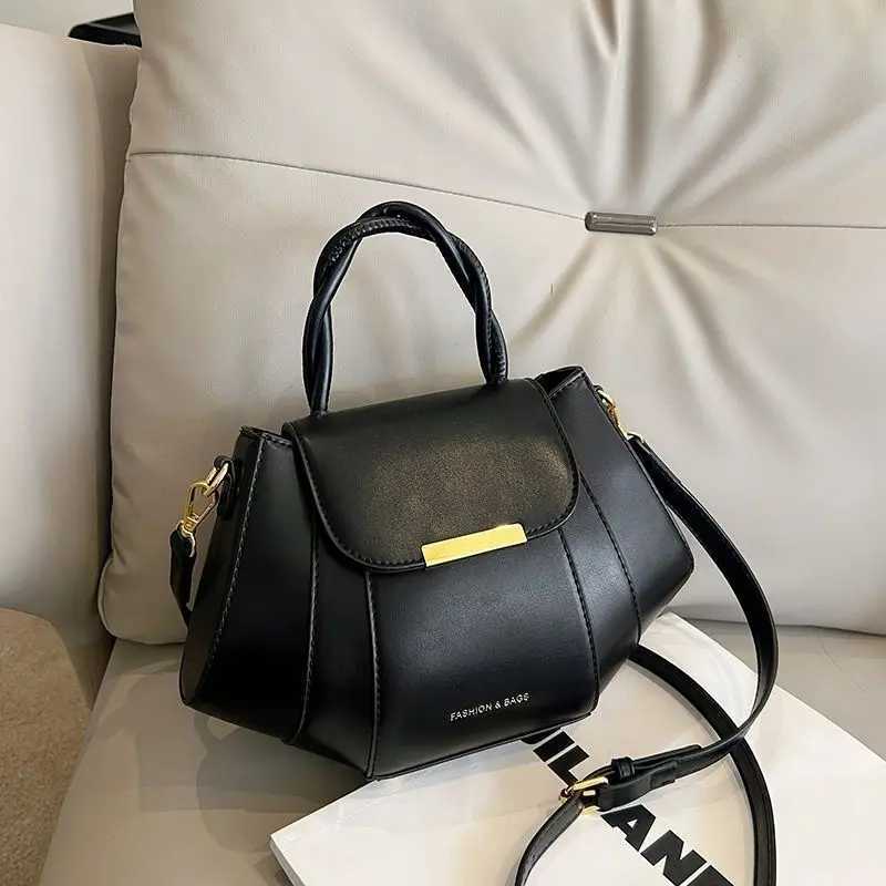 French Exquisite handbag new solid color Fiable Versatile high-end texture single shoulder Diagal cross bagXJ250412
