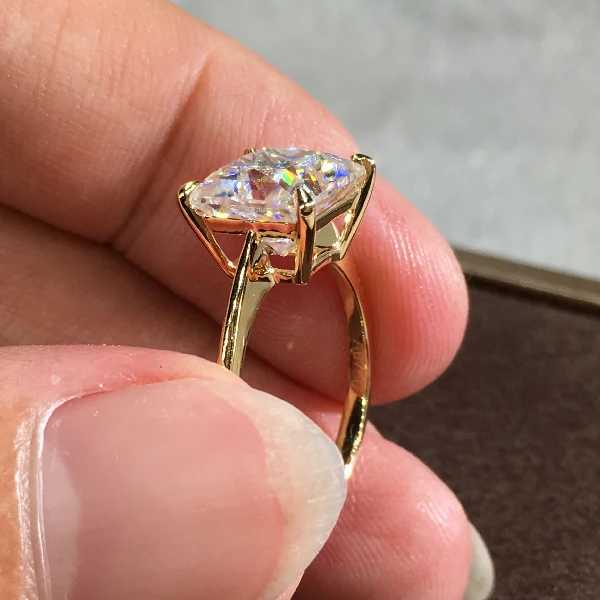 Womens Luxury Crystal Engagement Ring Princ Cut White Zircon Square Stone Ring Charm Gold Wedding Party RingXJ250412