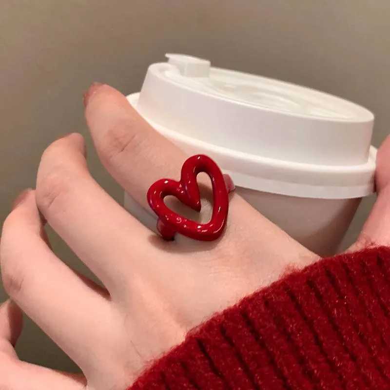Red/White Resin Ring Womens Tren Temperature Hollow Heart Ring Womens Simple Foldable Knot Student JewelryXJ250412