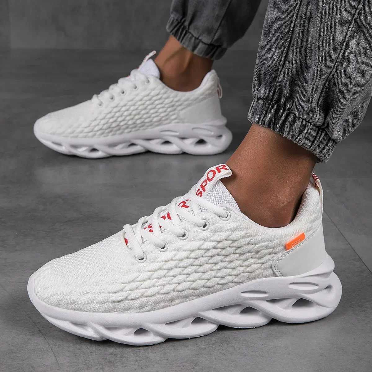 Mens Lightweight Sports Breathable and Cfortable Running Shoes Outdoor Blade Fitness Lazy Training Non Slip Shoes Z250411