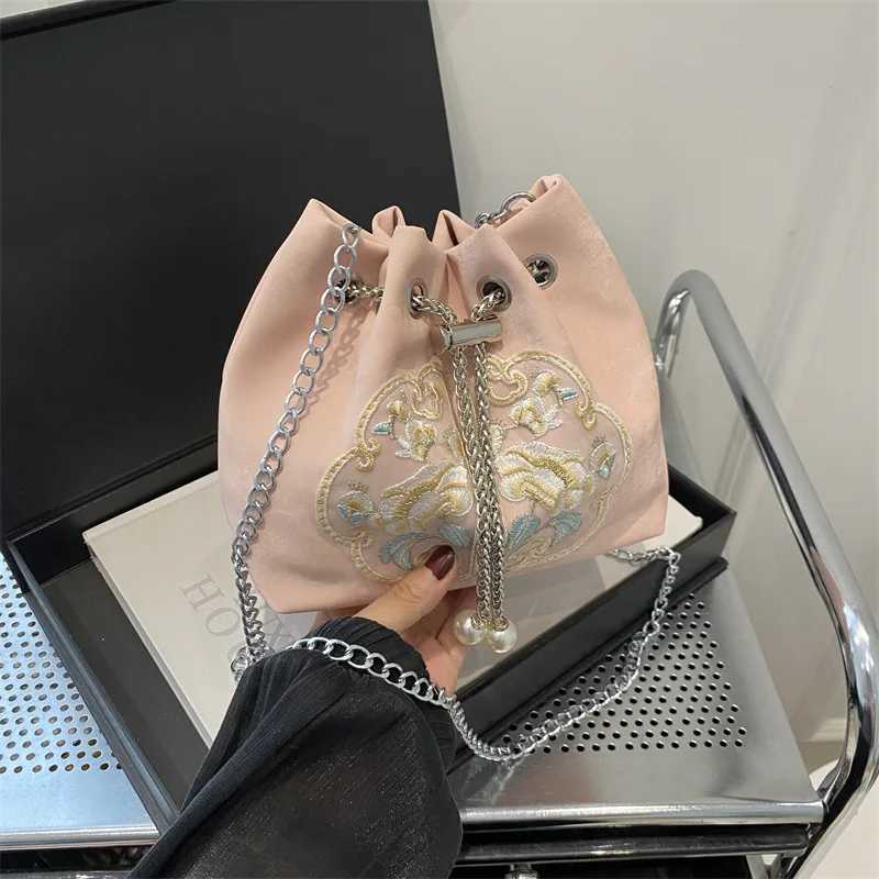 Chinese style womens handbag 2025 new sturdy and beautiful chain bag niche single shoulder cross bucket bagXJ250412