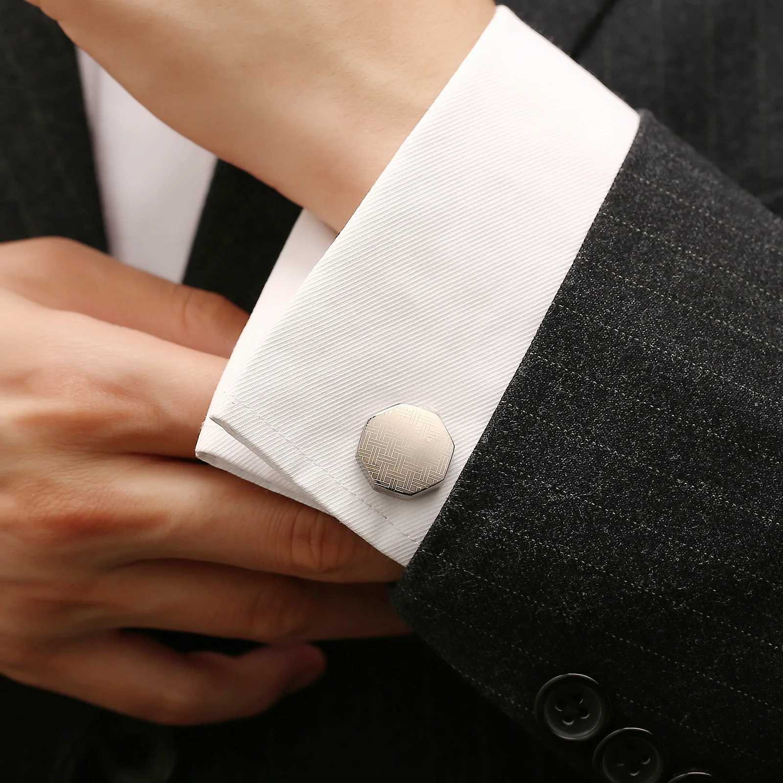 High quality geometric gun black laser cufflinks suitable for mens weddings groom cufflinks mens buttons gift jewelry accessoriesT250412