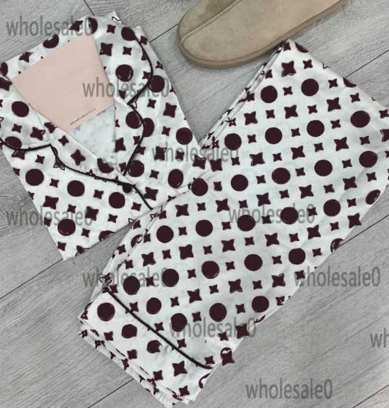 Women's Sleepwear designer Designer Brand Womens Pajamas Set Style Fashion Poker Pattern Short Sleeve Couple Silk Like Leisure Home Clothes Nightwear S3ZN QKHS