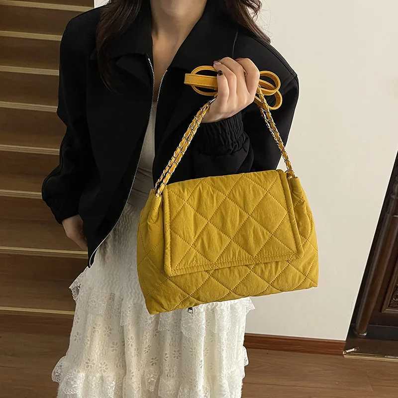 Korean Style Quilted Texture Crossbody Bag for Women Trendy Square Shoulder Bag with Wide Strap Simple and Versatile Chain BagT2511112