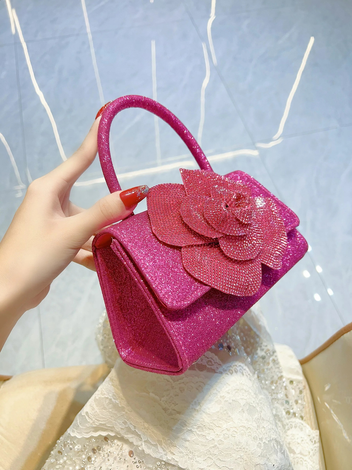 Comes with Exquisite evening bag party clutch banquet wallet floral handbag suitable for weekend events dances and formal parties 250401