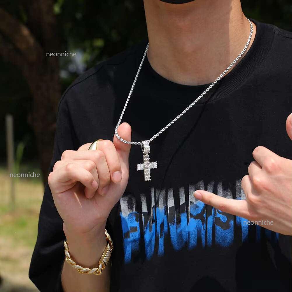 Top Quality Wholesale Iced Out Cross Necklace Custom Vvs1 Moissanite Pendant Hip Hop Cuban k Chain