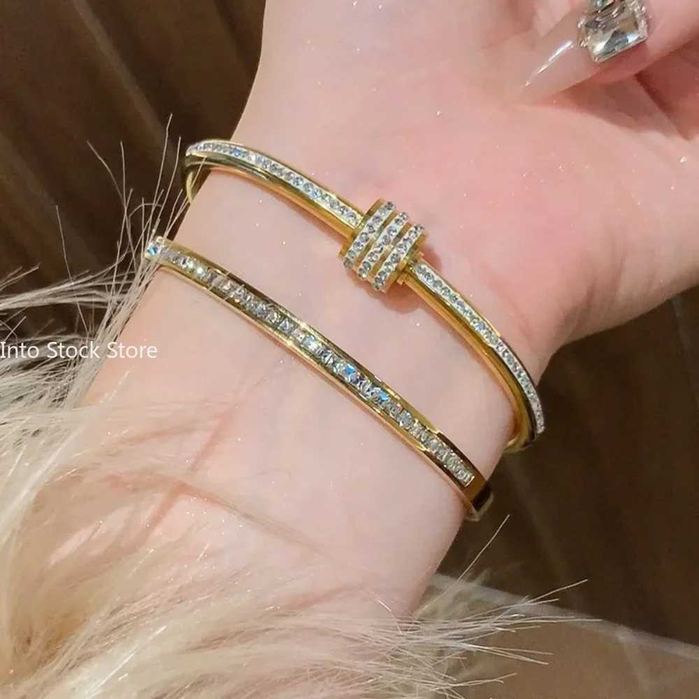 Titanium Steel Bracelet White Fritillary Shell Bracelet Luxury Design Stainless Steel Bangles for Women Jewellery WomenC250411