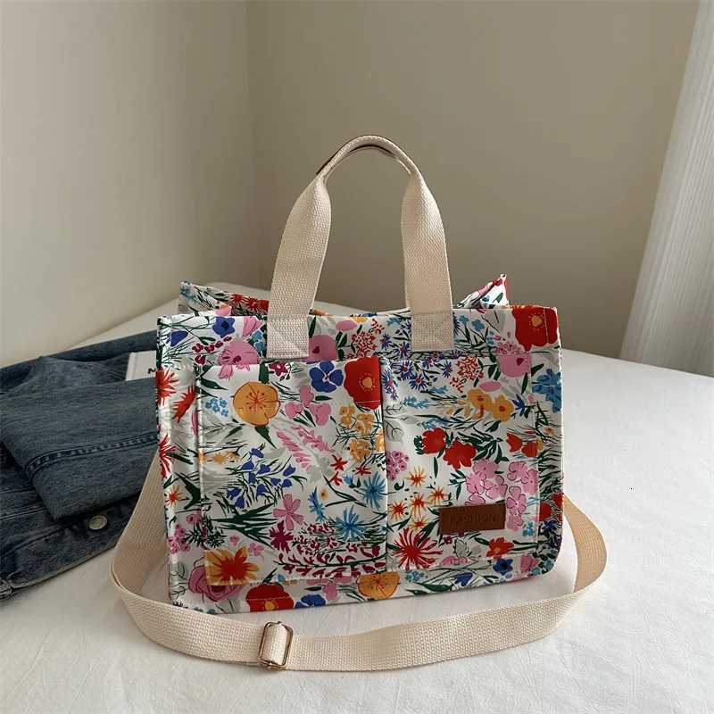 Crossbody Bags 2025 New Shionable Small Floral Single Shoulder Bag for Women Tote Bag Fresh Style Handbag Canvas MaterialT2511112