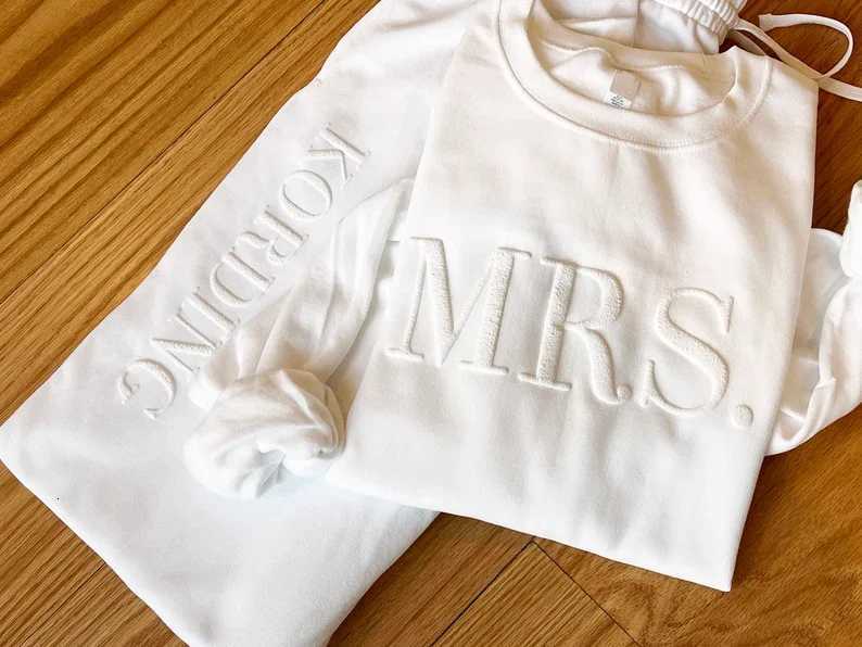 POD customization Custom Embossed Bridal Mrs Sweatshirt New Mrs Pullover Bride Sweatshirt Bride to Be Sweater White or Black Jogger SetT251112