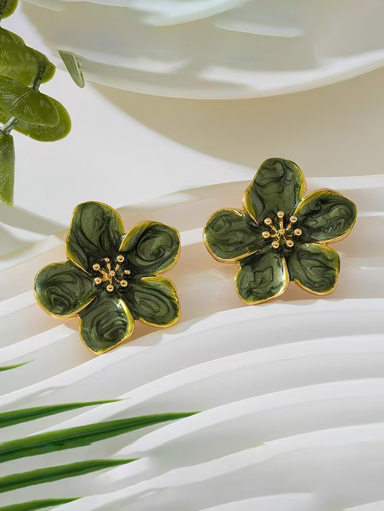 Ladies' earrings cloud drip oil flower shaped earrings