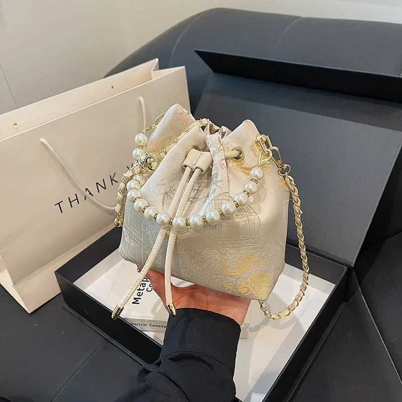 New China Bucket 2024 New Grid Style Pearl Portable Small Bag for Womens High end Chinese Messenger BagXJ250412