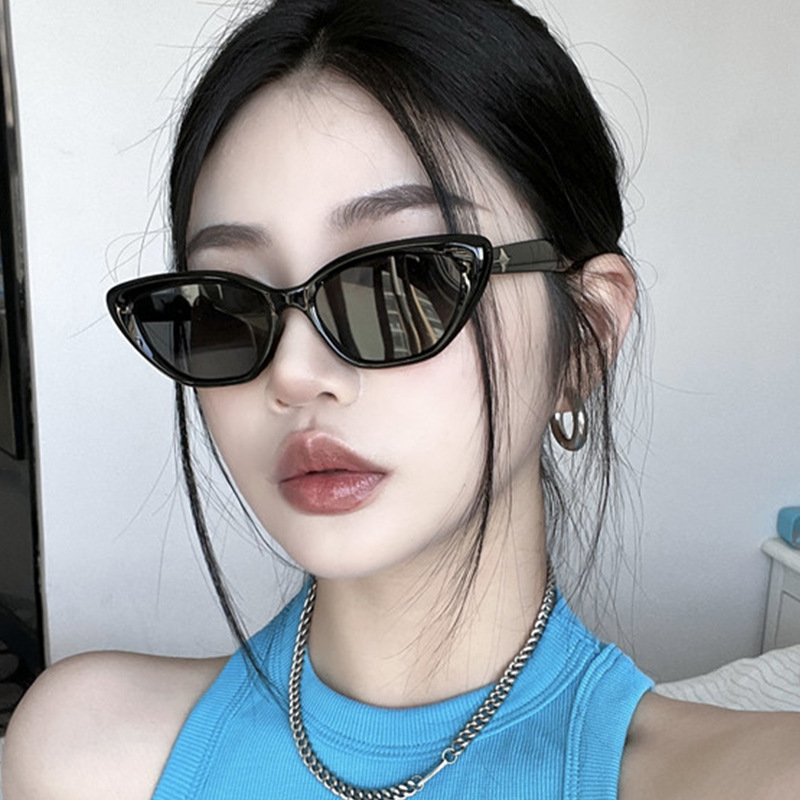 2023 New High end Small Frame Star for Women's Personalized Street Photography Glasses Cat Eye Sunglasses Anti UV