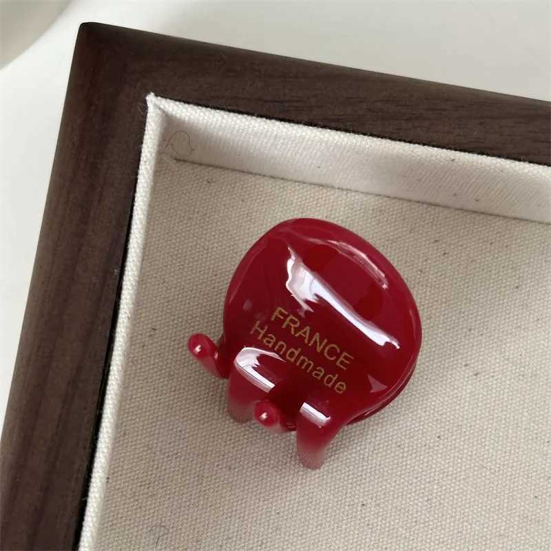 Womens Mini Exquisite Version Gold Label Acetate Small Hair Claw Bucket Womens Fashion Side Clip Girl Cute Hair Accessories Y2504012