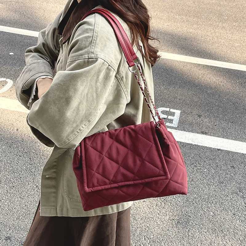 Korean Style Quilted Texture Crossbody Bag for Women Trendy Square Shoulder Bag with Wide Strap Simple and Versatile Chain BagT2511112