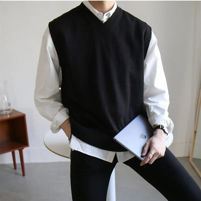 2023 mens sweater vest sleeveless loose solid color simple Vneck fashion Harajuku Pullover 250411e