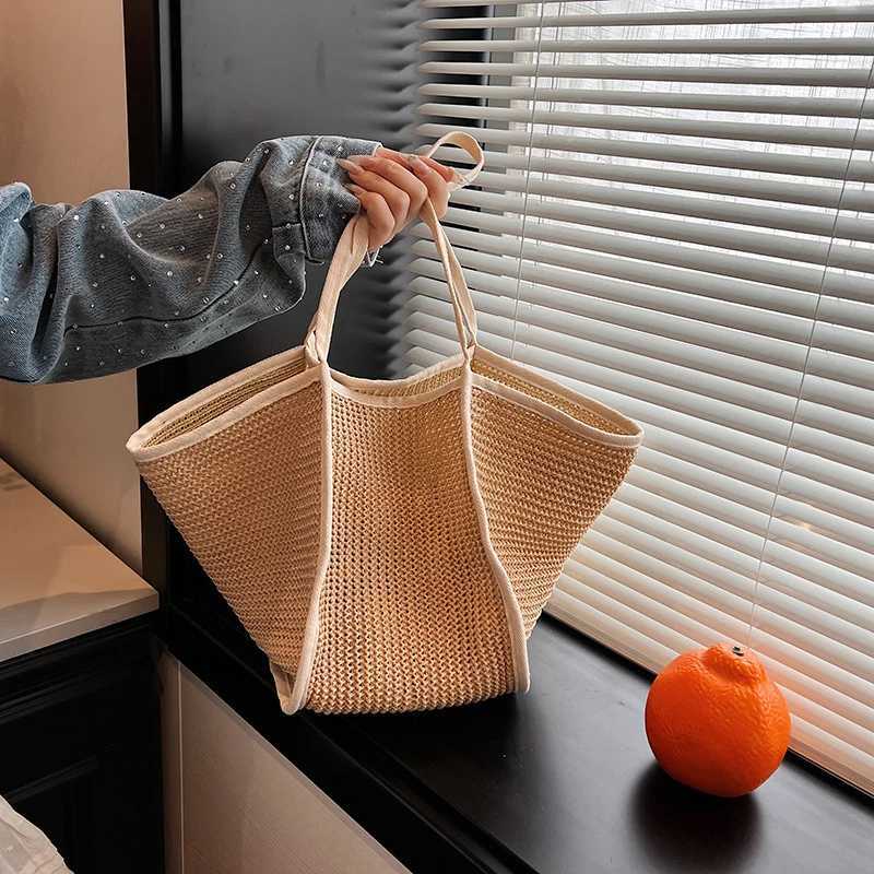 Womens Fi Versatile large capacity woven shoulder bag designer Str womens summer beach bag womens casual handbagXJ250412