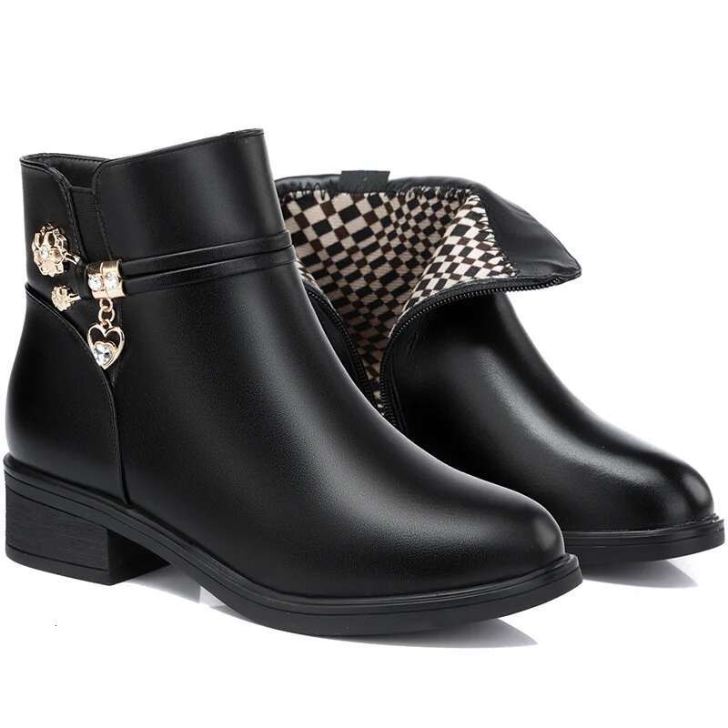 2025 New Women's Bare Short Thick High Heels Comfortable Waterproof Wool Soft Bottom Designer Fashion Snow Boots