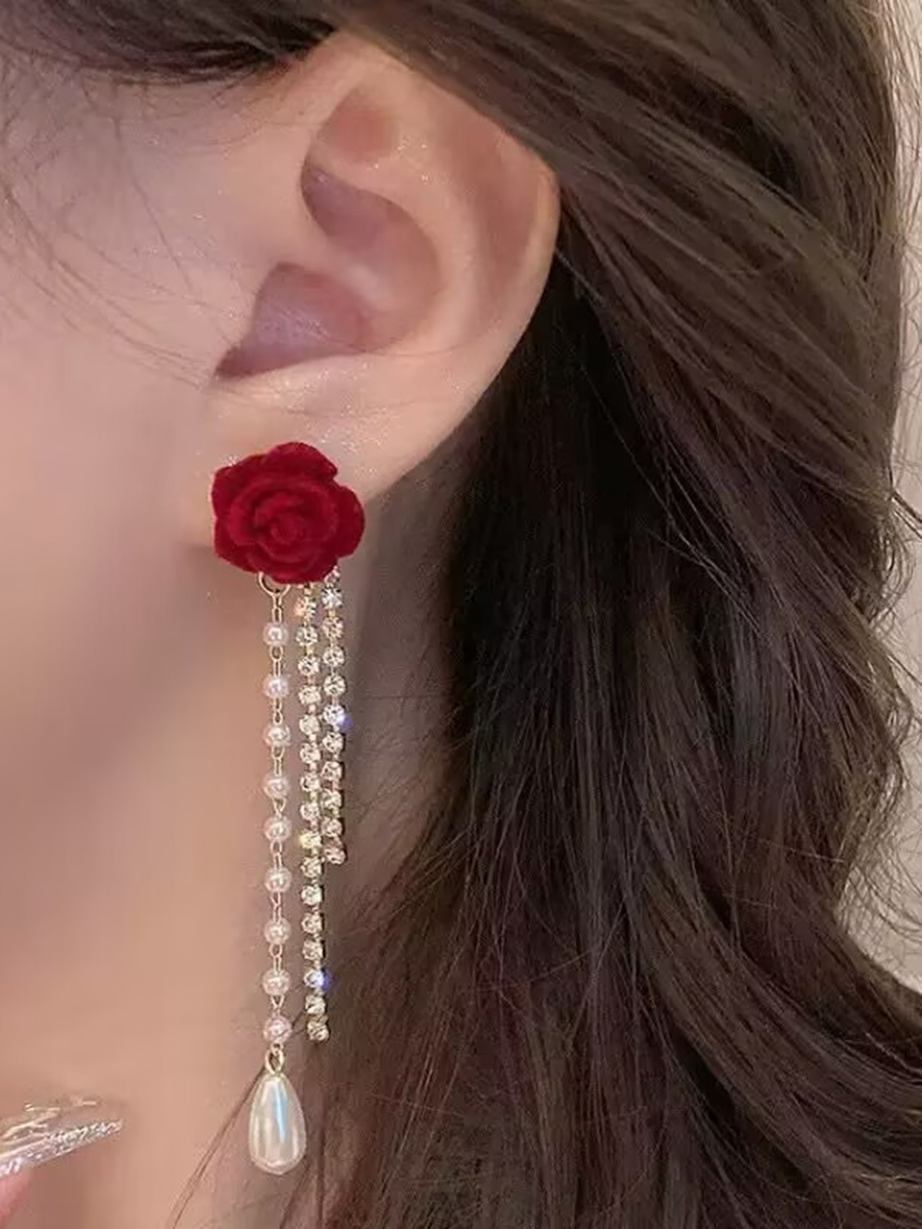 Ladies' earrings with red rose tassel earrings