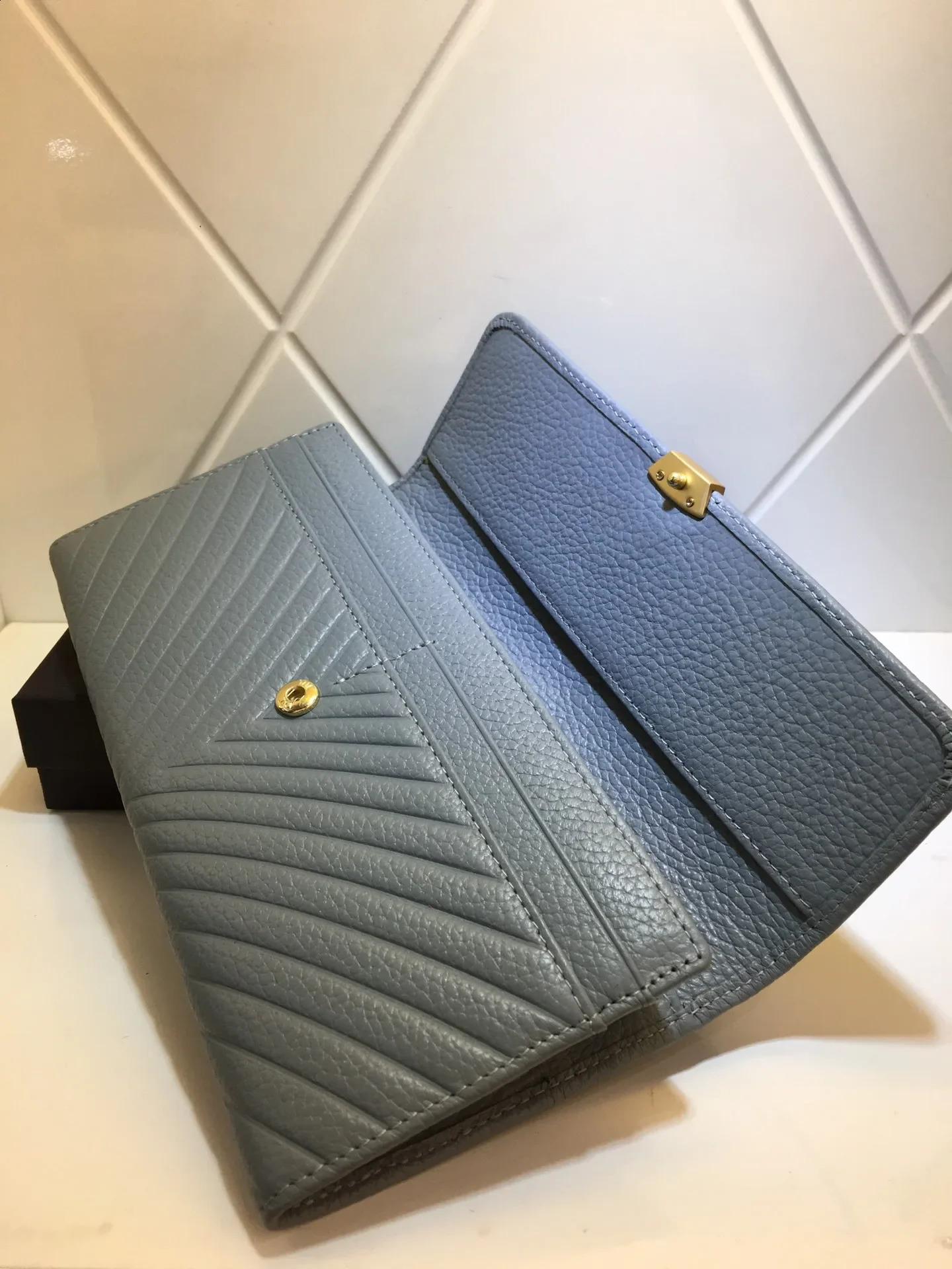Womens wallet with one layer of cowhide leather long capacity multifunctional simple and atmospheric womens clutch bag 250411