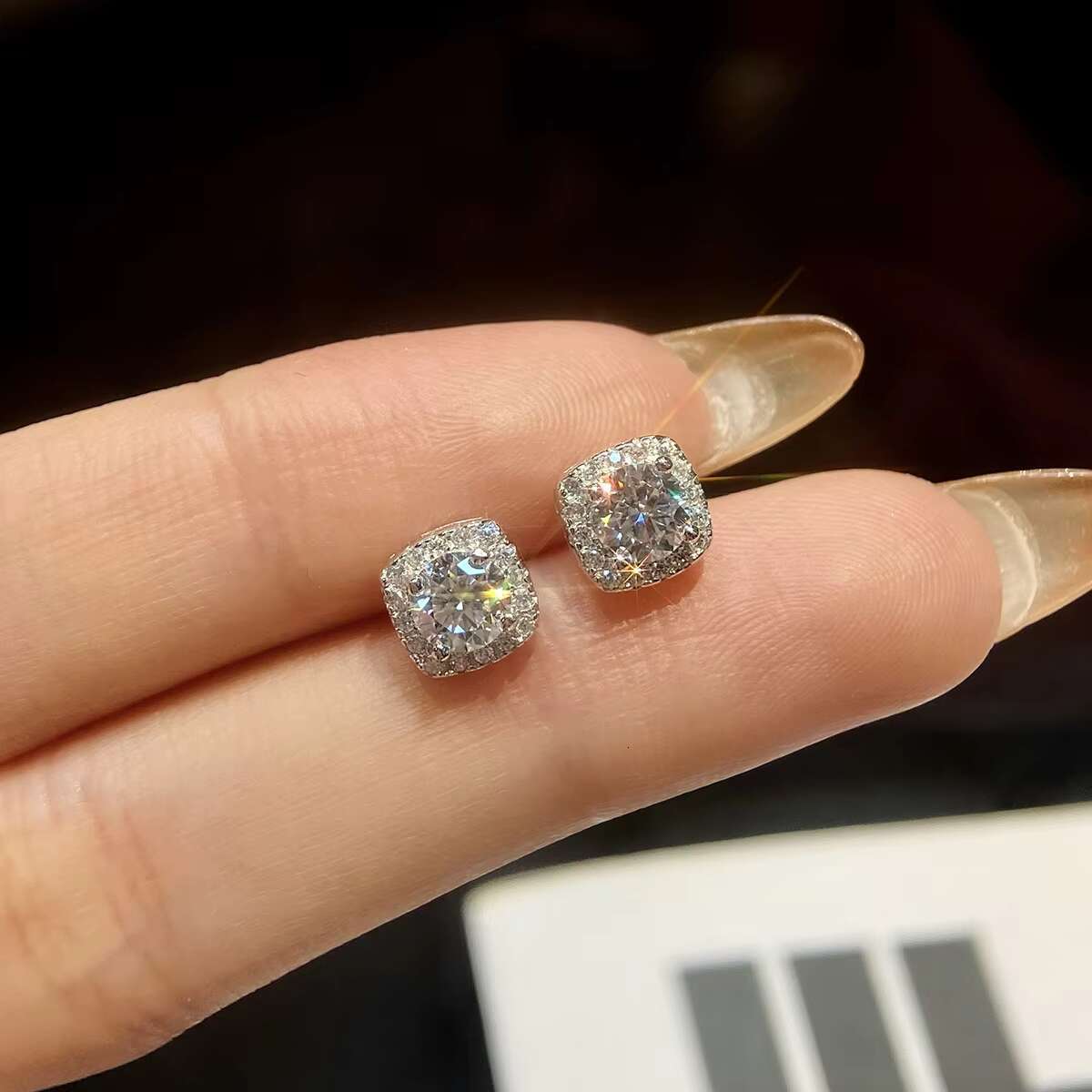 New Luxury 925 Sterling Silver Full Drill Square Stud Earrings 1ct Moissanite Fine Jewelry Weddings Bridal Trendy Style Gifts