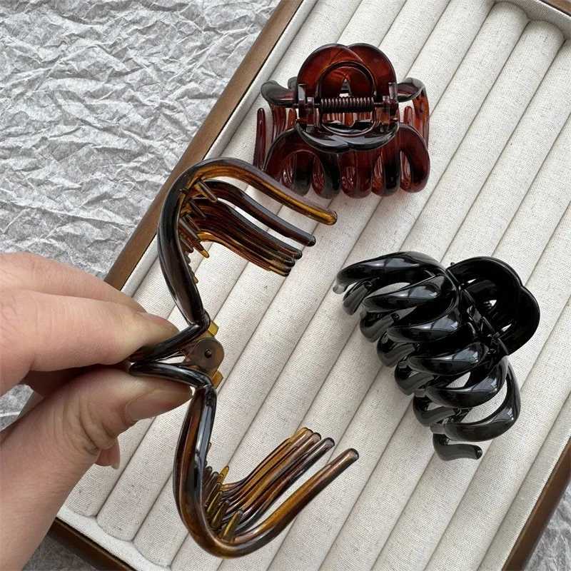 Large Hollow Out Hair Claw Clips Crab Clamps Women Girls Ponytail Big PC Plastic Hair Barrettes Hairpin Hair Accessories Fashion Y2504012