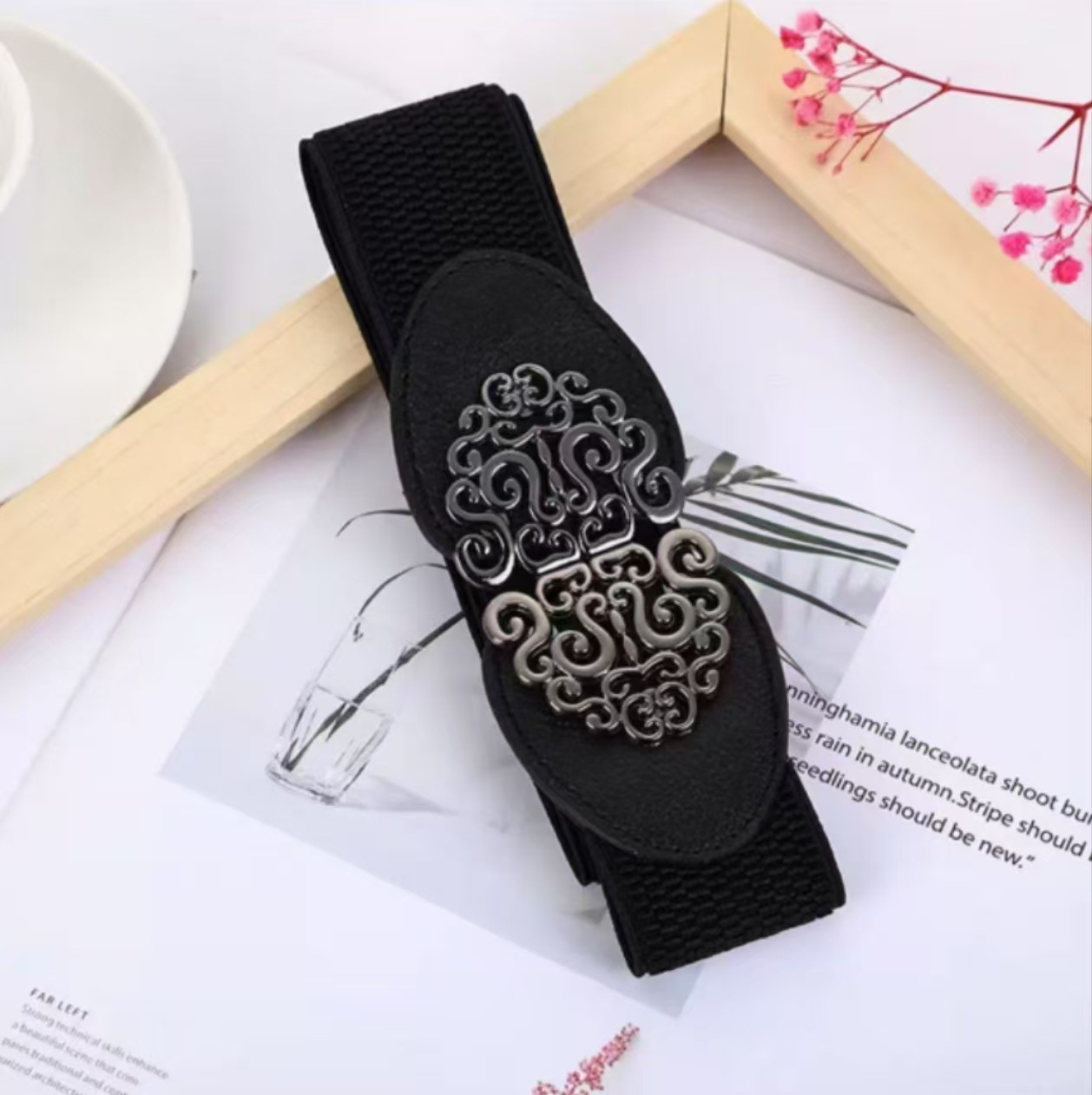 Elastic waistband, ladies' gun, black metal buckle, decorative belt, skirt, fit, versatile, elastic band, carved slim waist seal