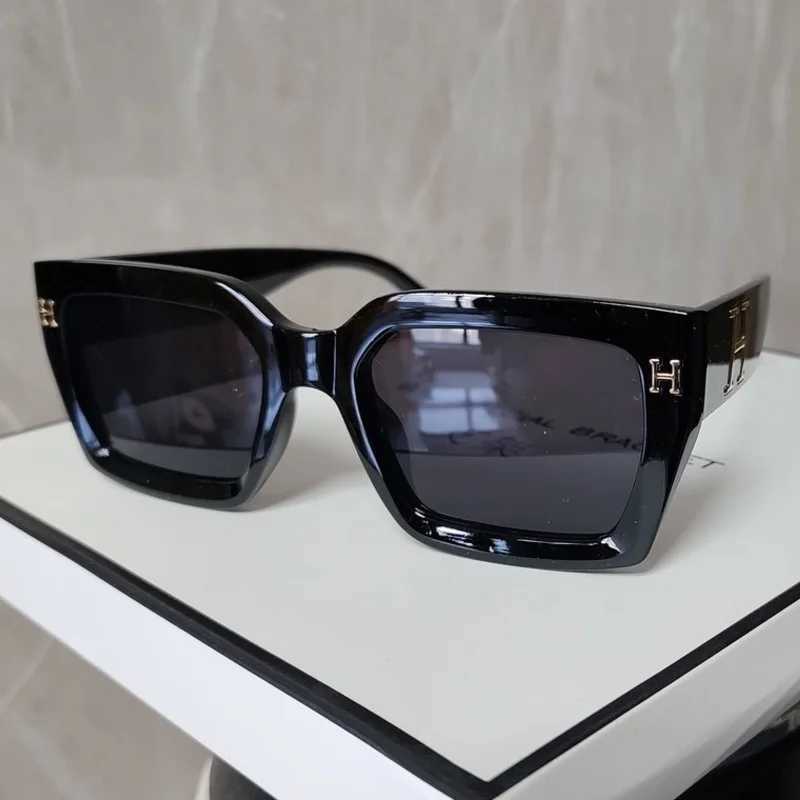 Luxury Fashion Sunglasses For Men And Women Luxury Square Designer Unisex Glasses Glamour Ladies Eyewear UV400 Z250411