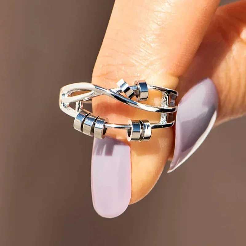 Huitan Glossy Cross Design Ring for Women Personal Pealing Exquisite Finger Collections Fashion and Exquisite Hip Hop Party JewelryXJ250412