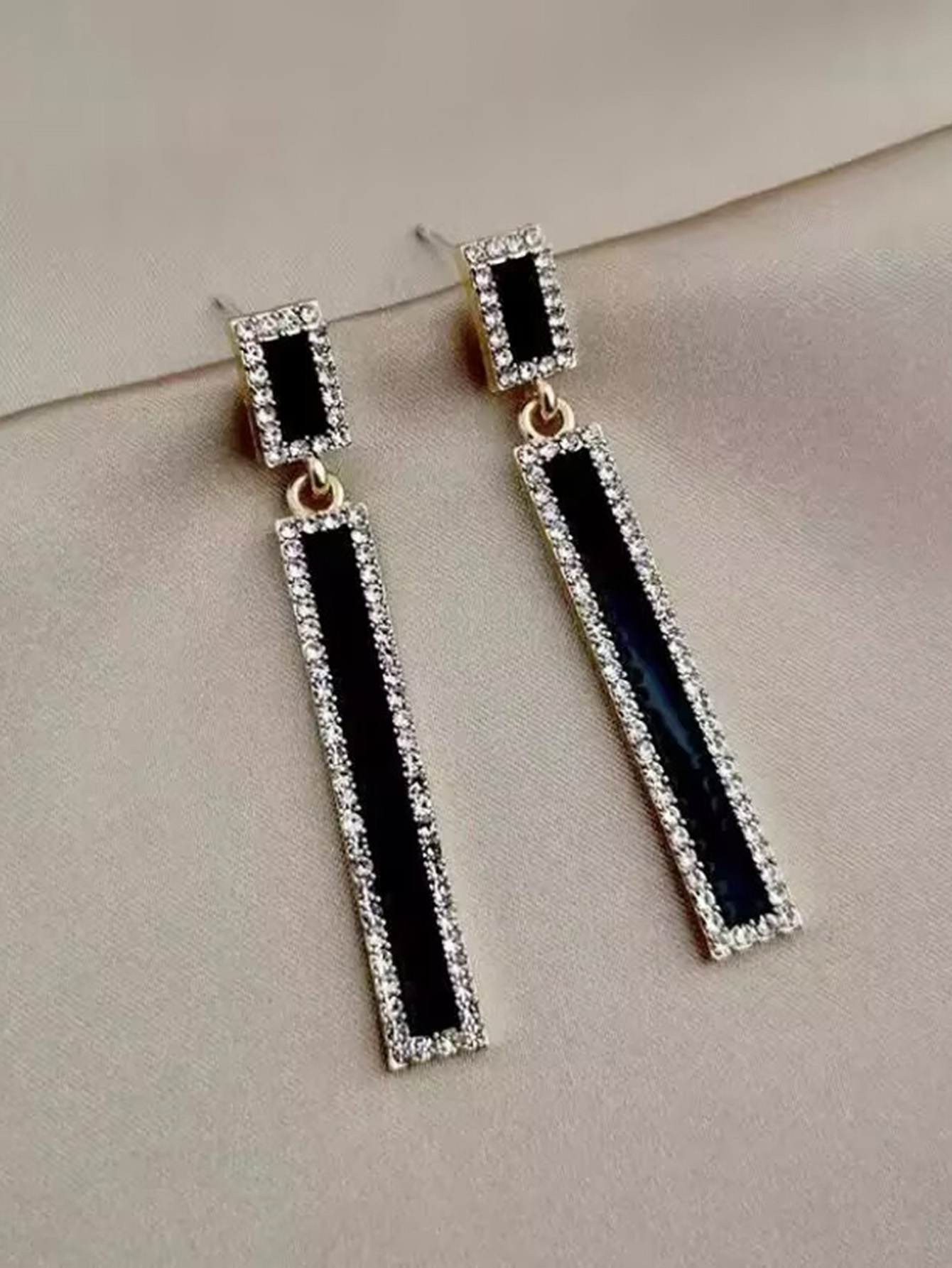 Ladies' earrings black diamond square earrings
